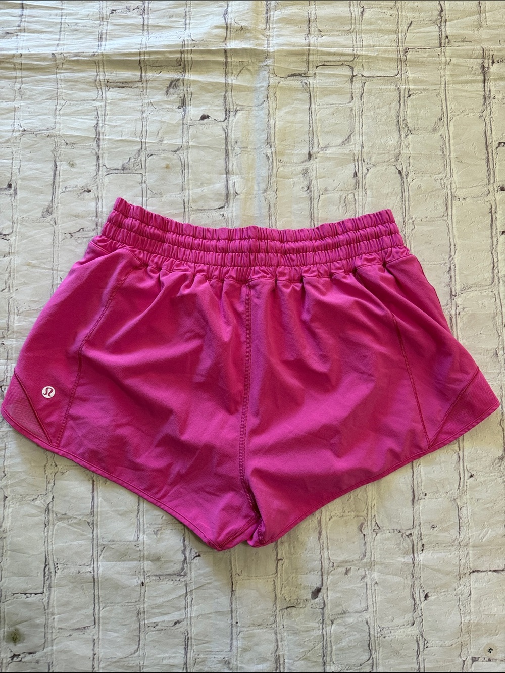 Lululemon Hotty Hot 2.5” High Rise Sonic Pink Size 8 Lined Running Shorts - Picture 5 of 7